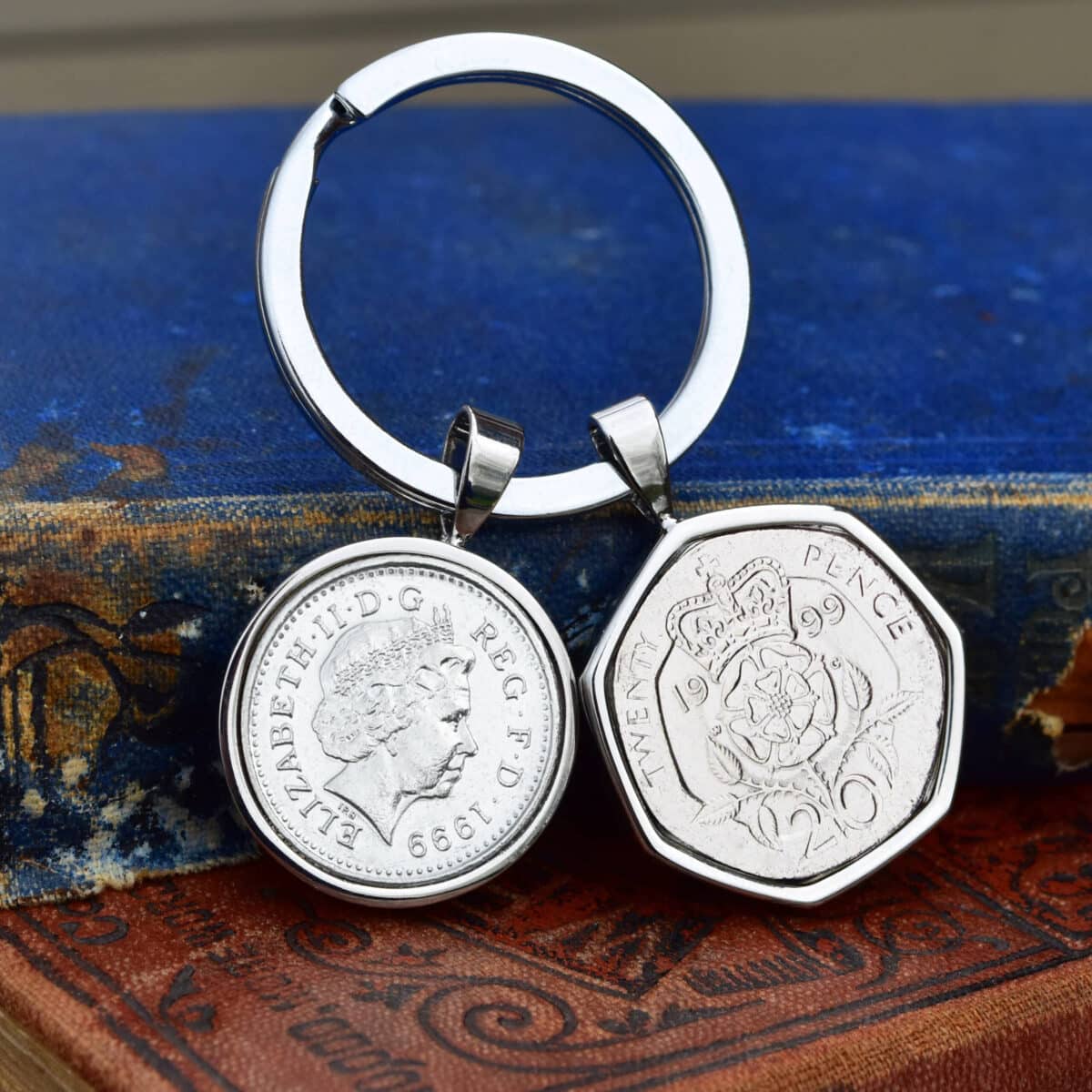 1999 20p and 5p Coin Keyring, 26th Birthday Gift- Silver - Image 1